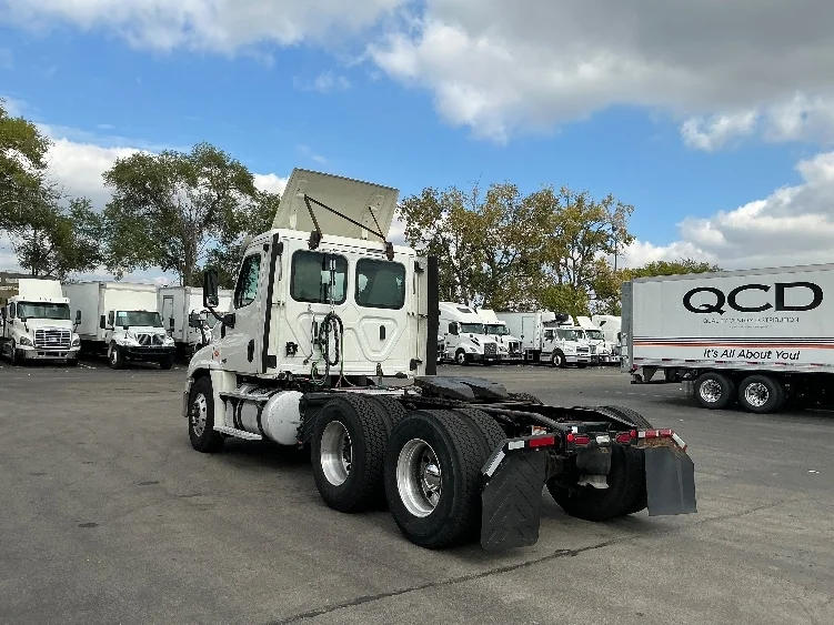 2019 Freightliner Cascadia in La Porte, IN — photo 5