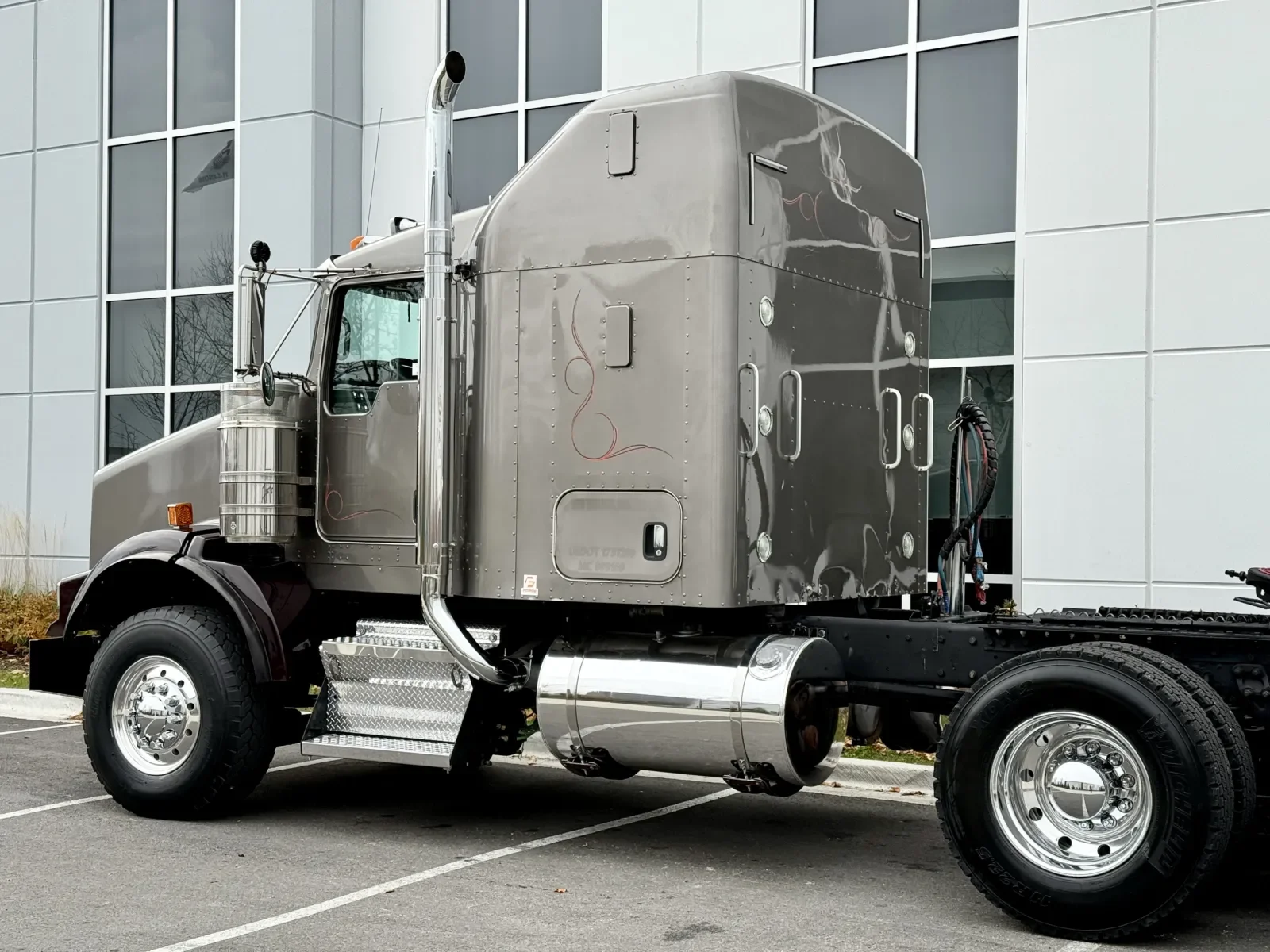 2017 Kenworth T800 - image 8