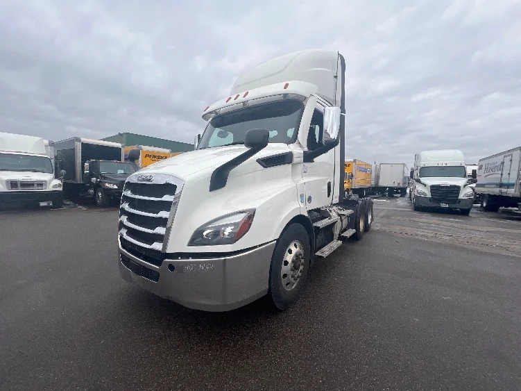 2021 Freightliner Cascadia - image 3