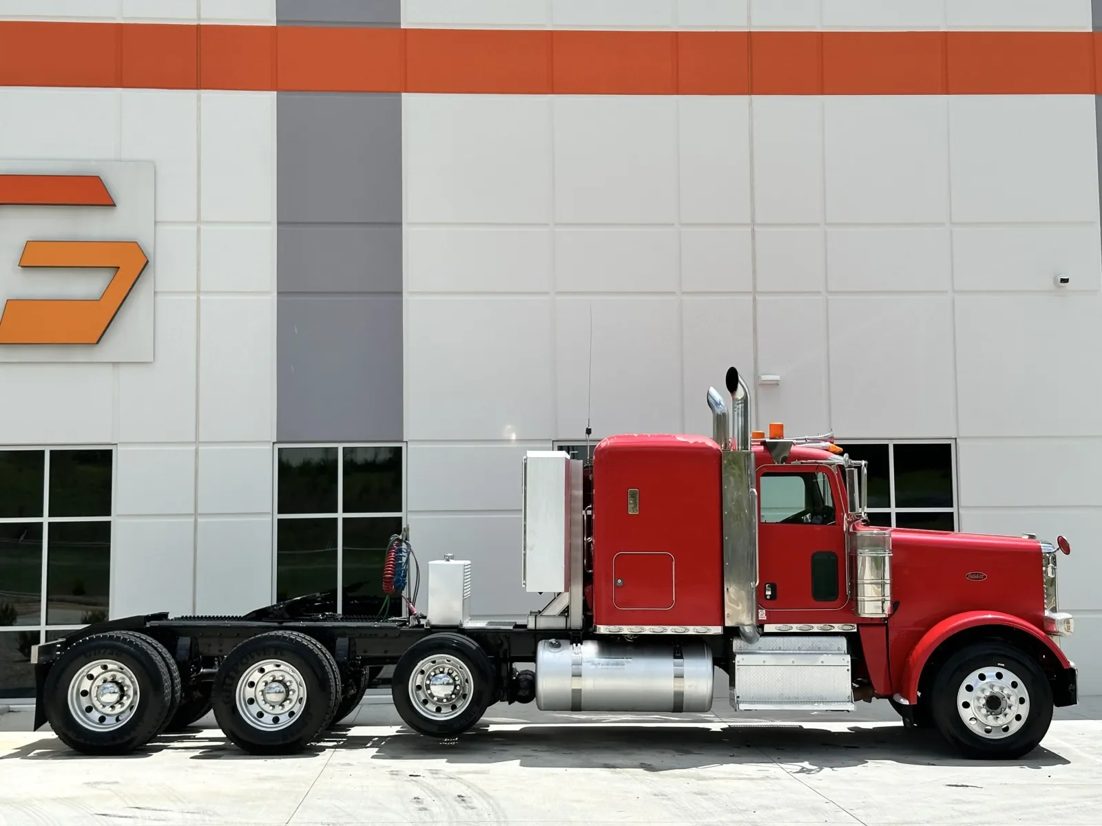 2014 Peterbilt 388 in Greer, SC — photo 3