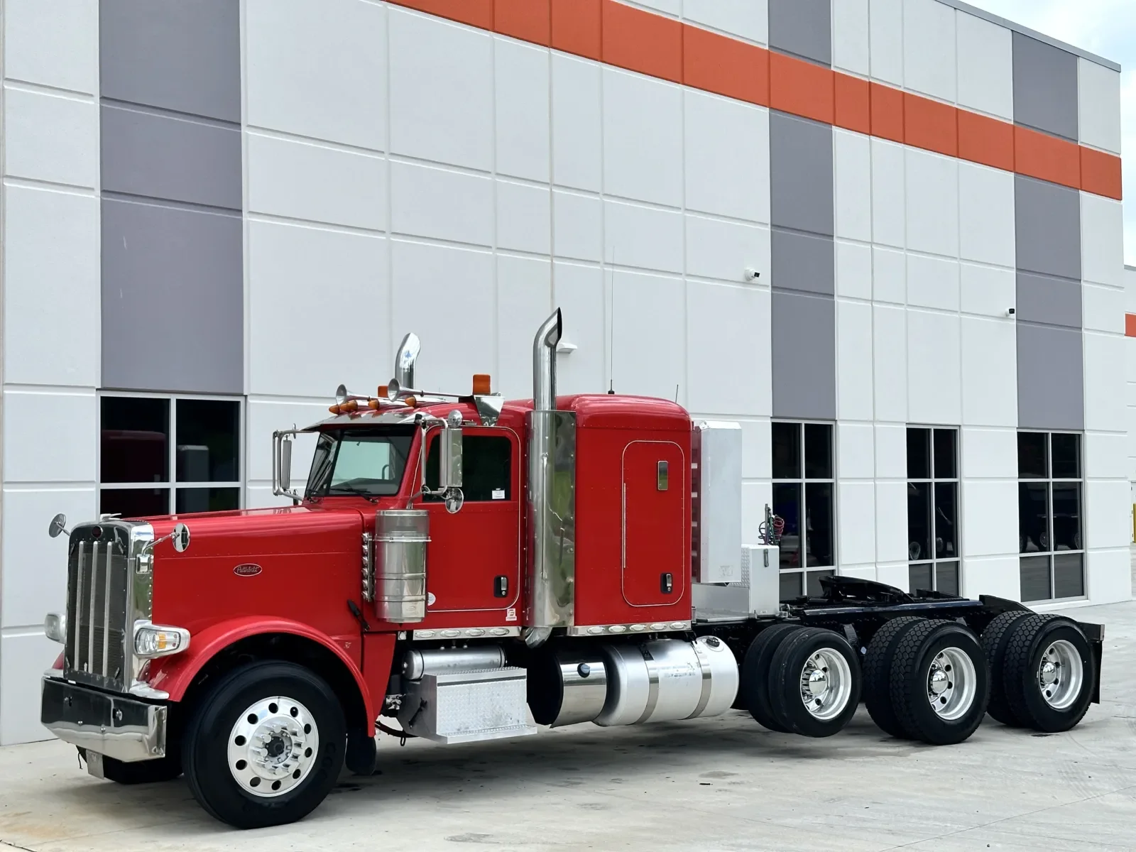 2014 Peterbilt 388 in Greer, SC — photo 2