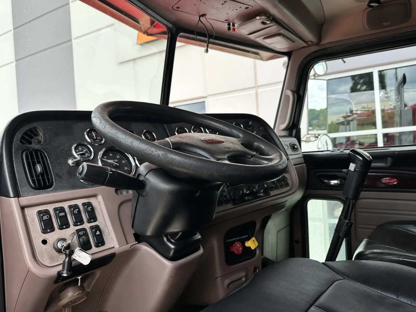 2014 Peterbilt 388 in Greer, SC — photo 15