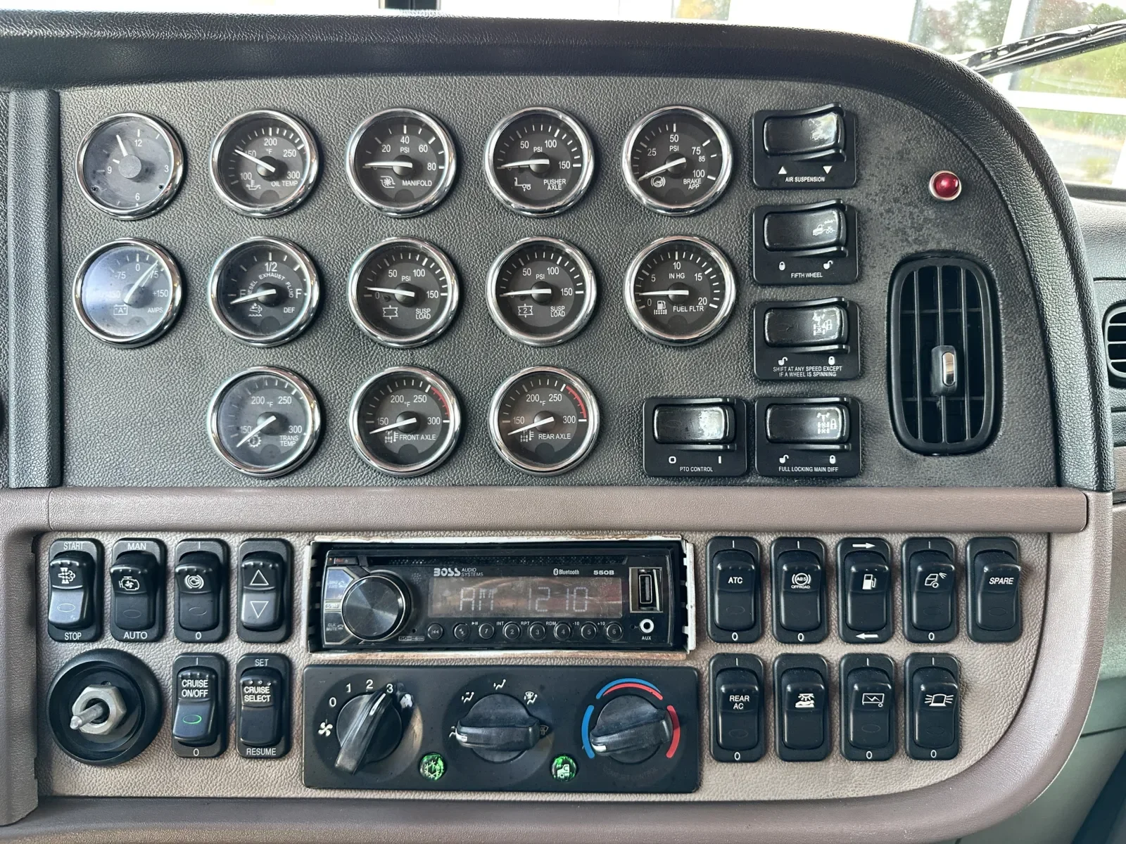 2014 Peterbilt 388 in Greer, SC — photo 18