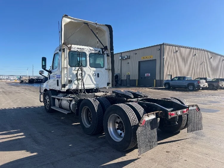 2019 Freightliner Cascadia in West Fargo, ND — photo 5