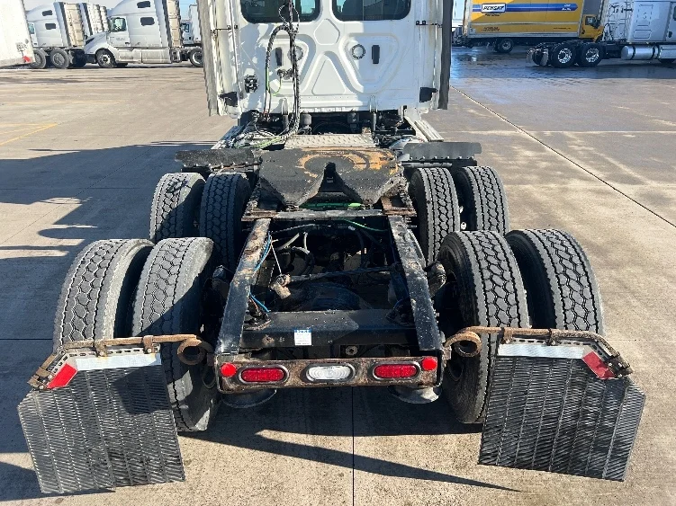 2019 Freightliner Cascadia in West Fargo, ND — photo 6