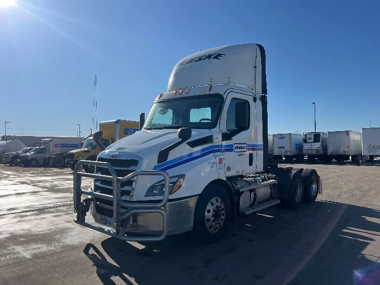2019 Freightliner Cascadia in West Fargo, ND — photo 3
