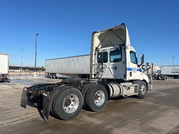 2019 Freightliner Cascadia in West Fargo, ND — photo 7