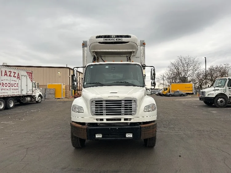 2019 Freightliner M2 106 - image 2