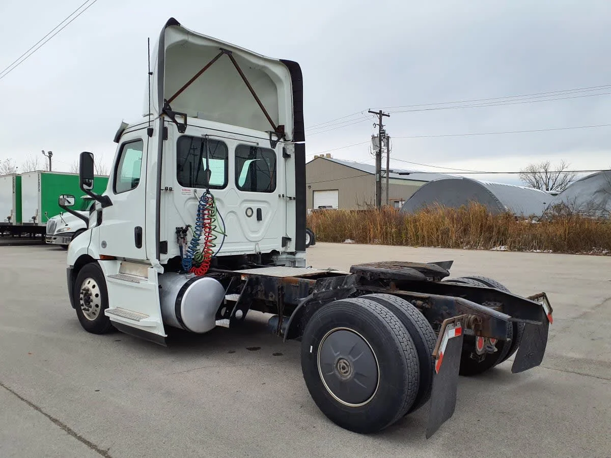 2020 Freightliner Cascadia in Indianapolis, IN — photo 6