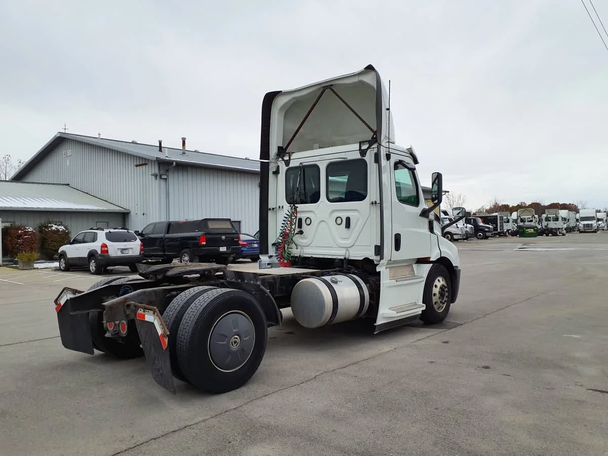 2020 Freightliner Cascadia in Indianapolis, IN — photo 4
