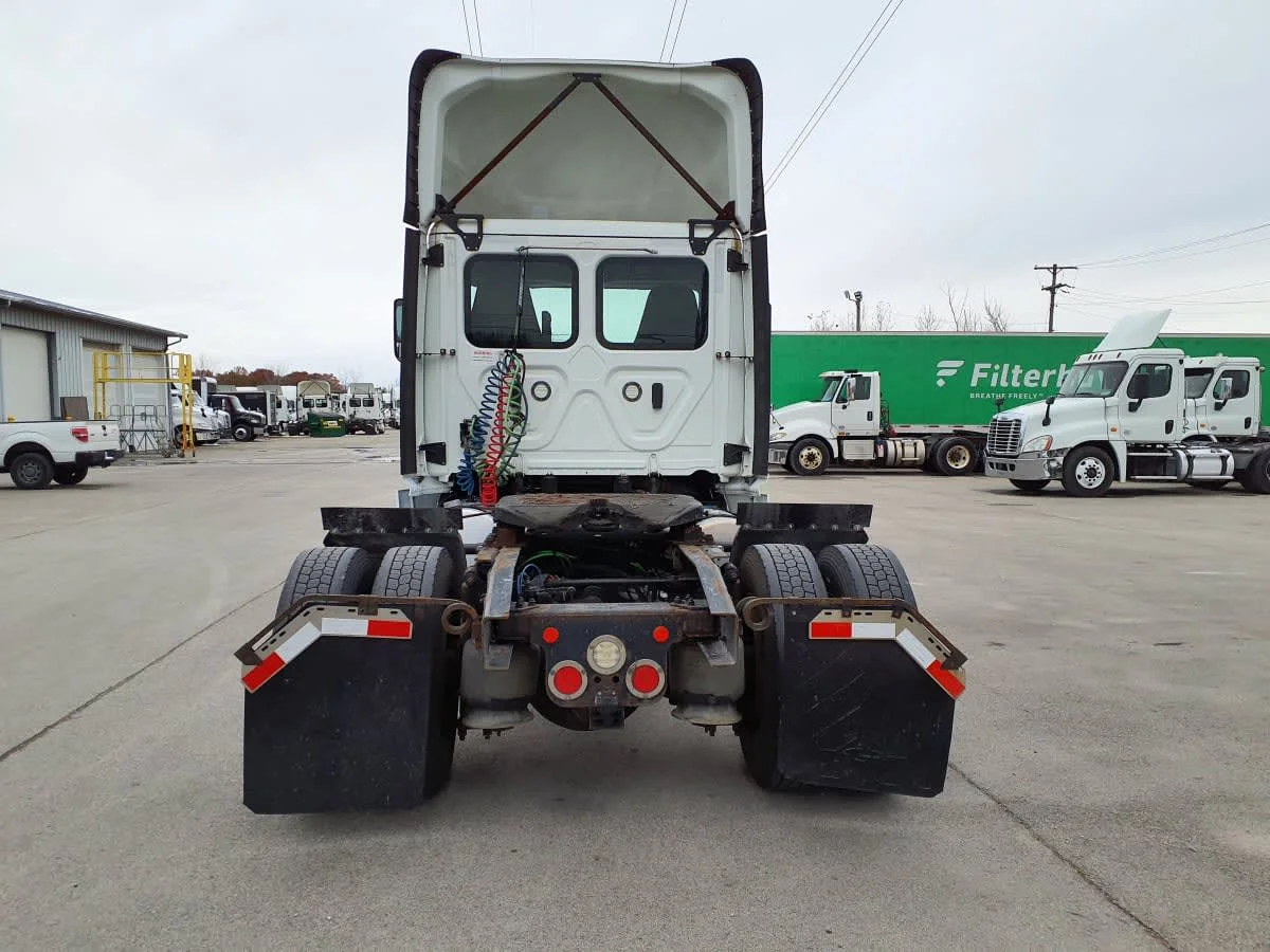 2020 Freightliner Cascadia in Indianapolis, IN — photo 5