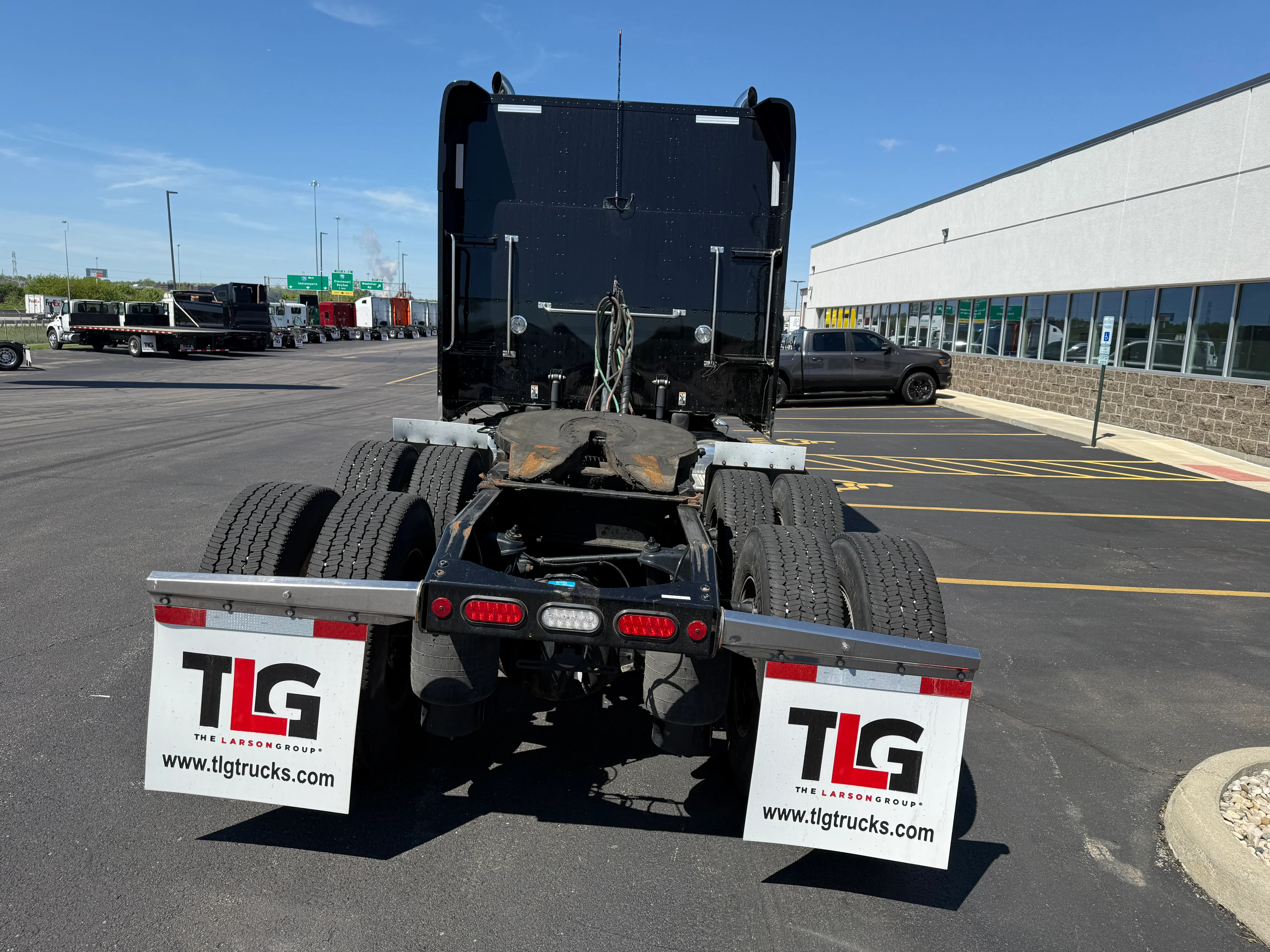 2023 Peterbilt 389 in Cincinnati, OH — photo 4