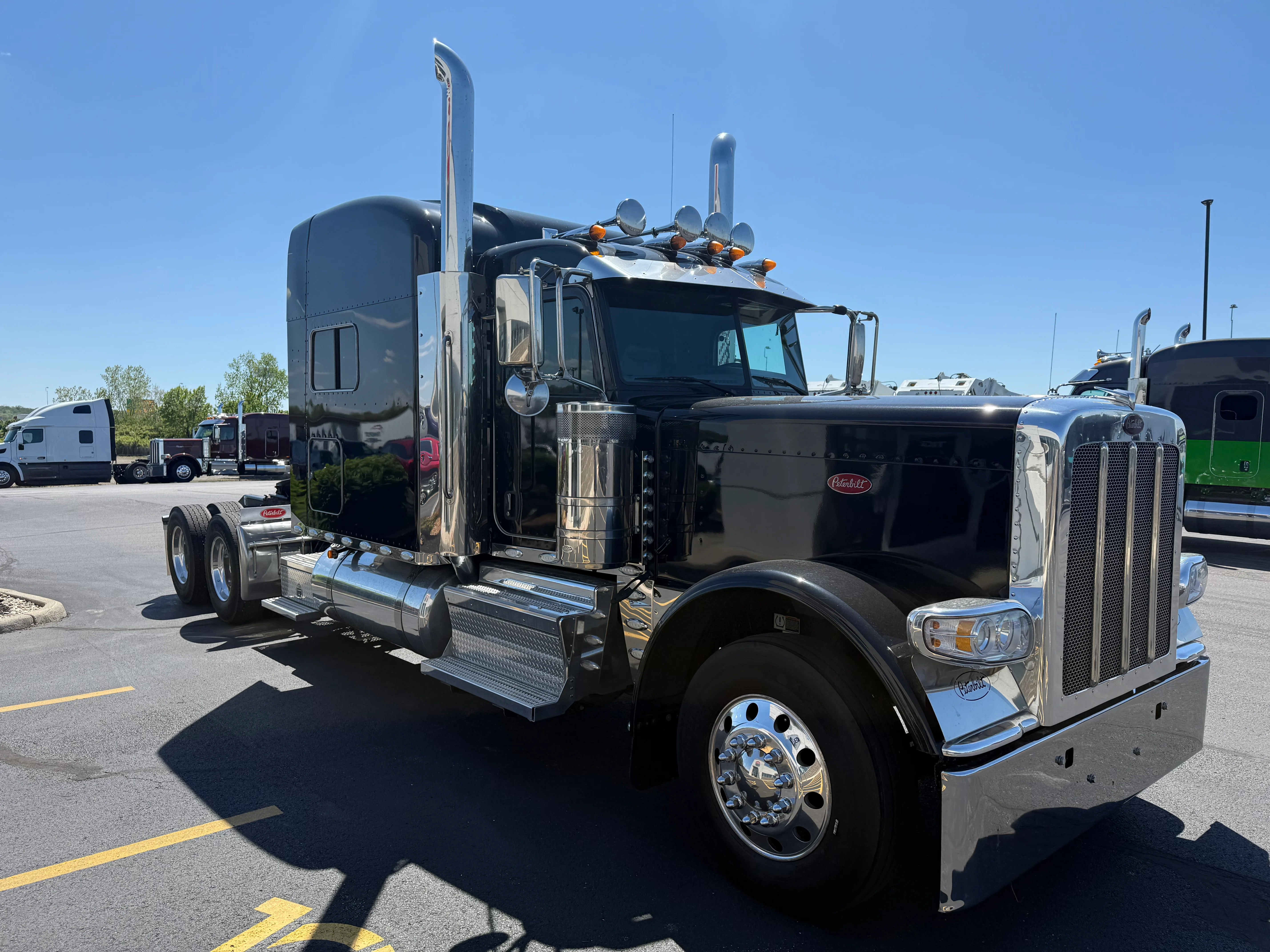 2023 Peterbilt 389 in Cincinnati, OH — photo 7