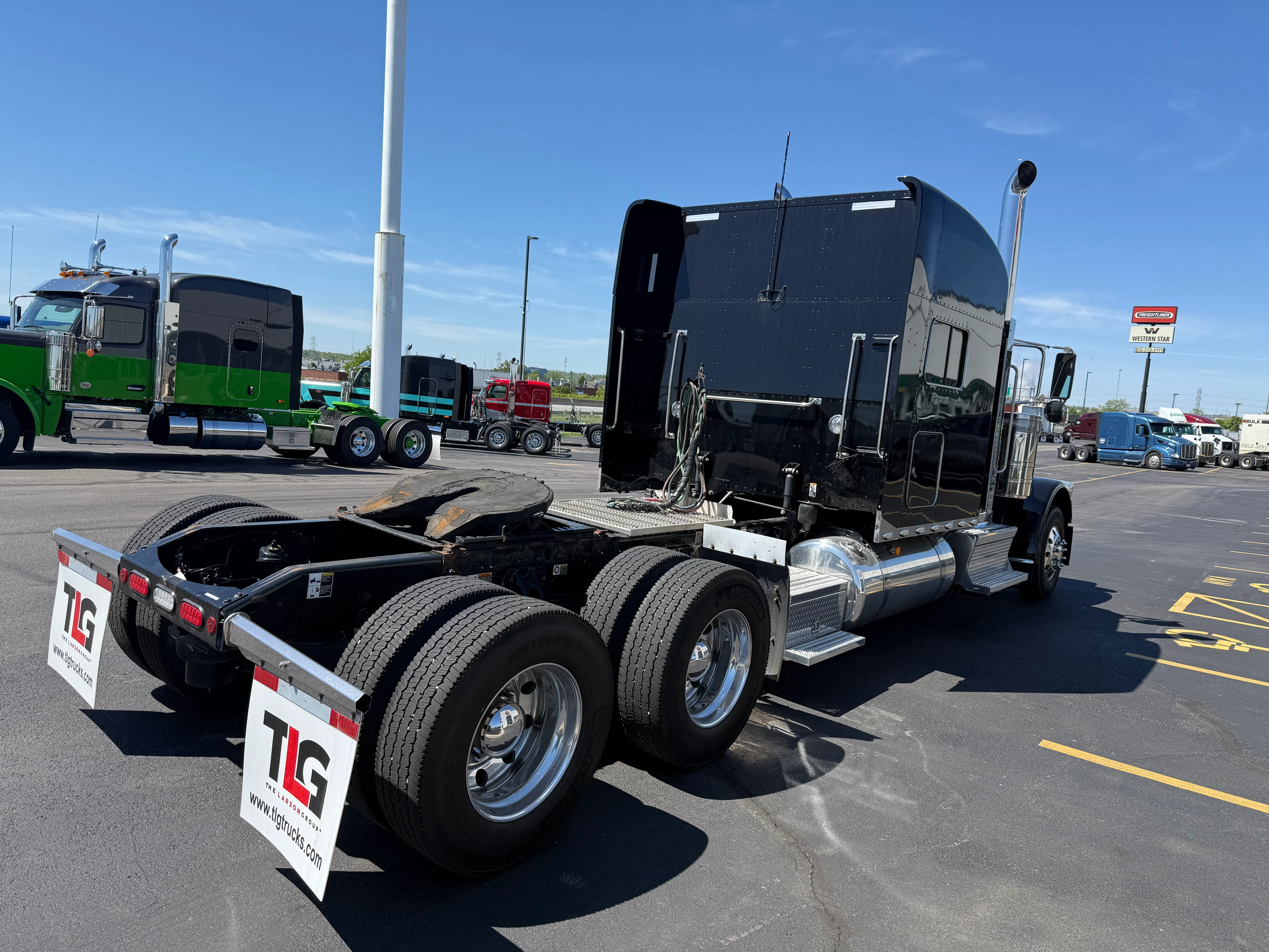 2023 Peterbilt 389 in Cincinnati, OH — photo 5