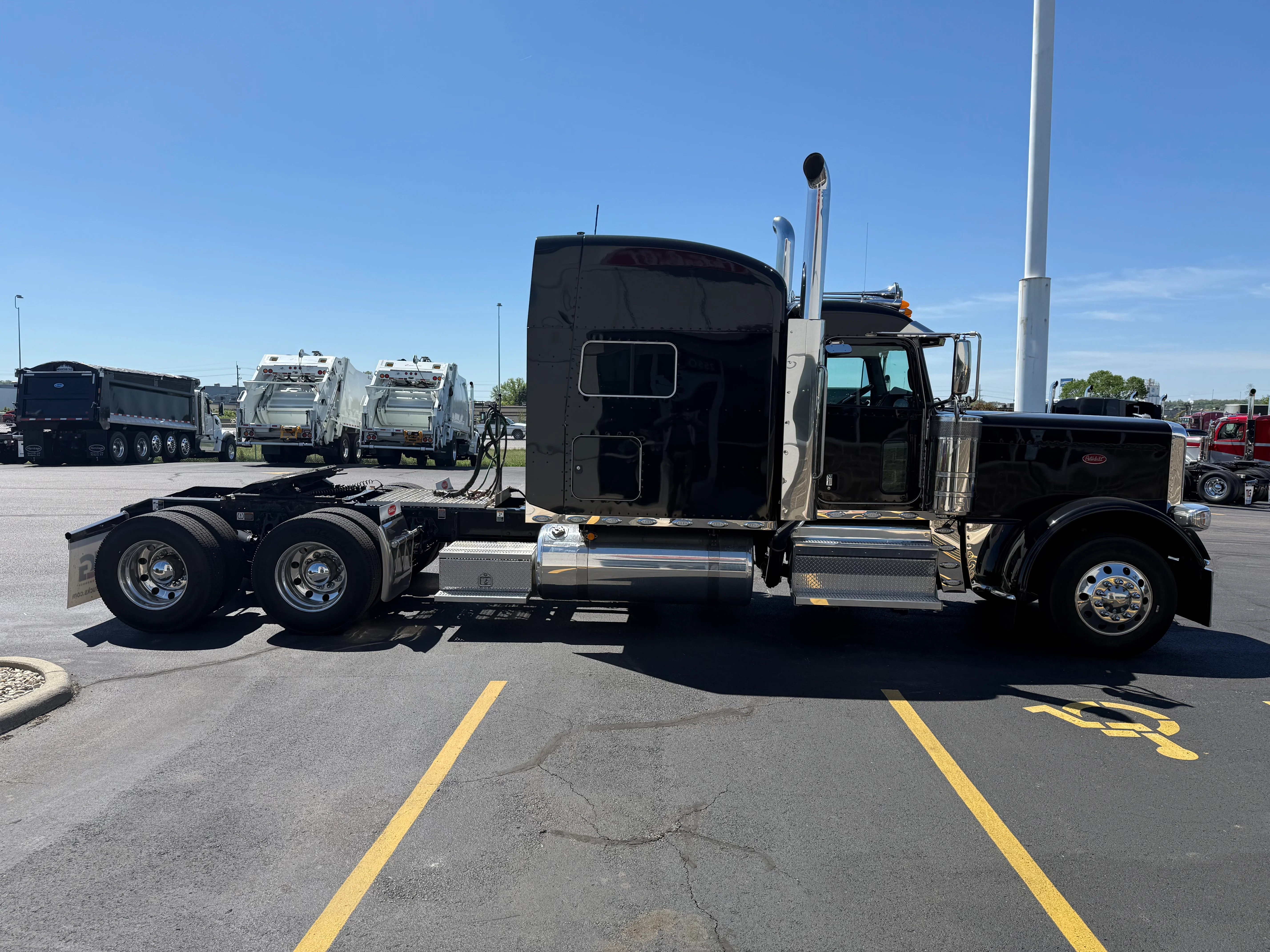2023 Peterbilt 389 in Cincinnati, OH — photo 6