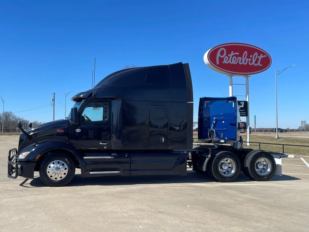 2023 Peterbilt 579 - image 2