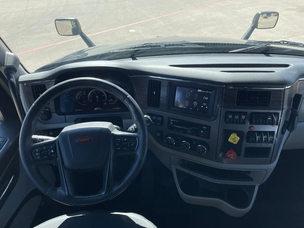 2023 Peterbilt 579 - image 12