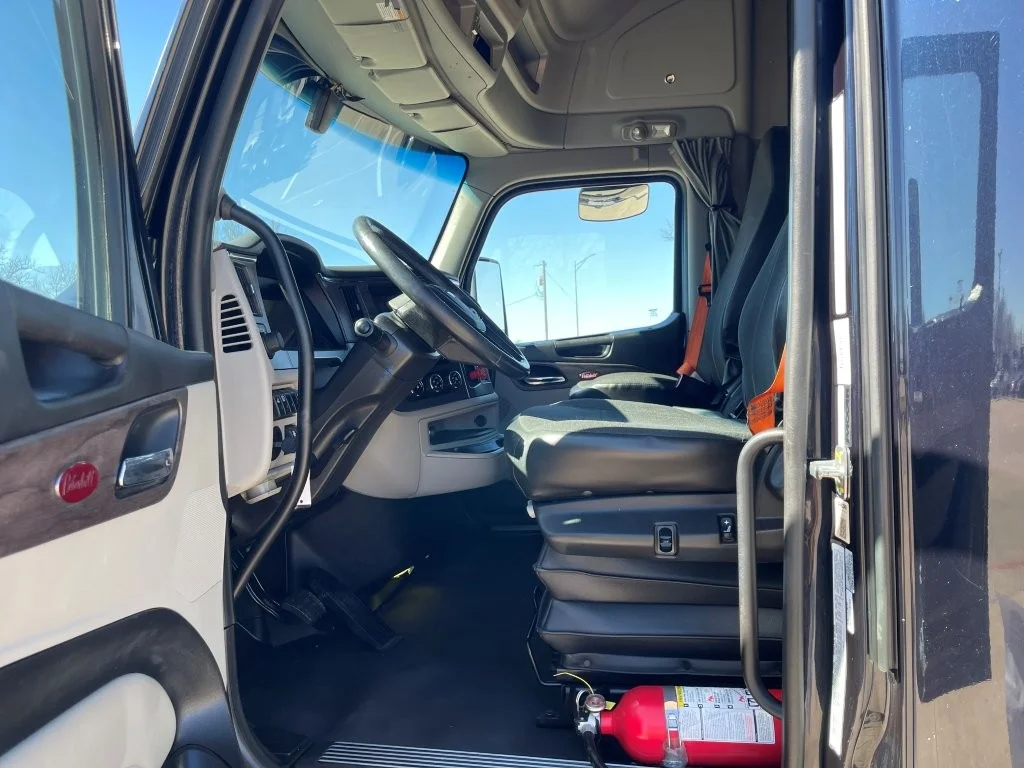 2023 Peterbilt 579 - image 10