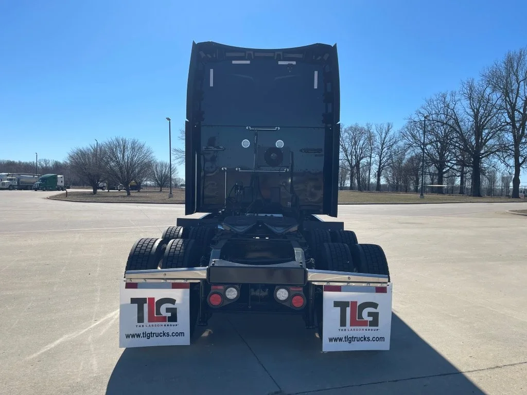 2023 Peterbilt 579 - image 4