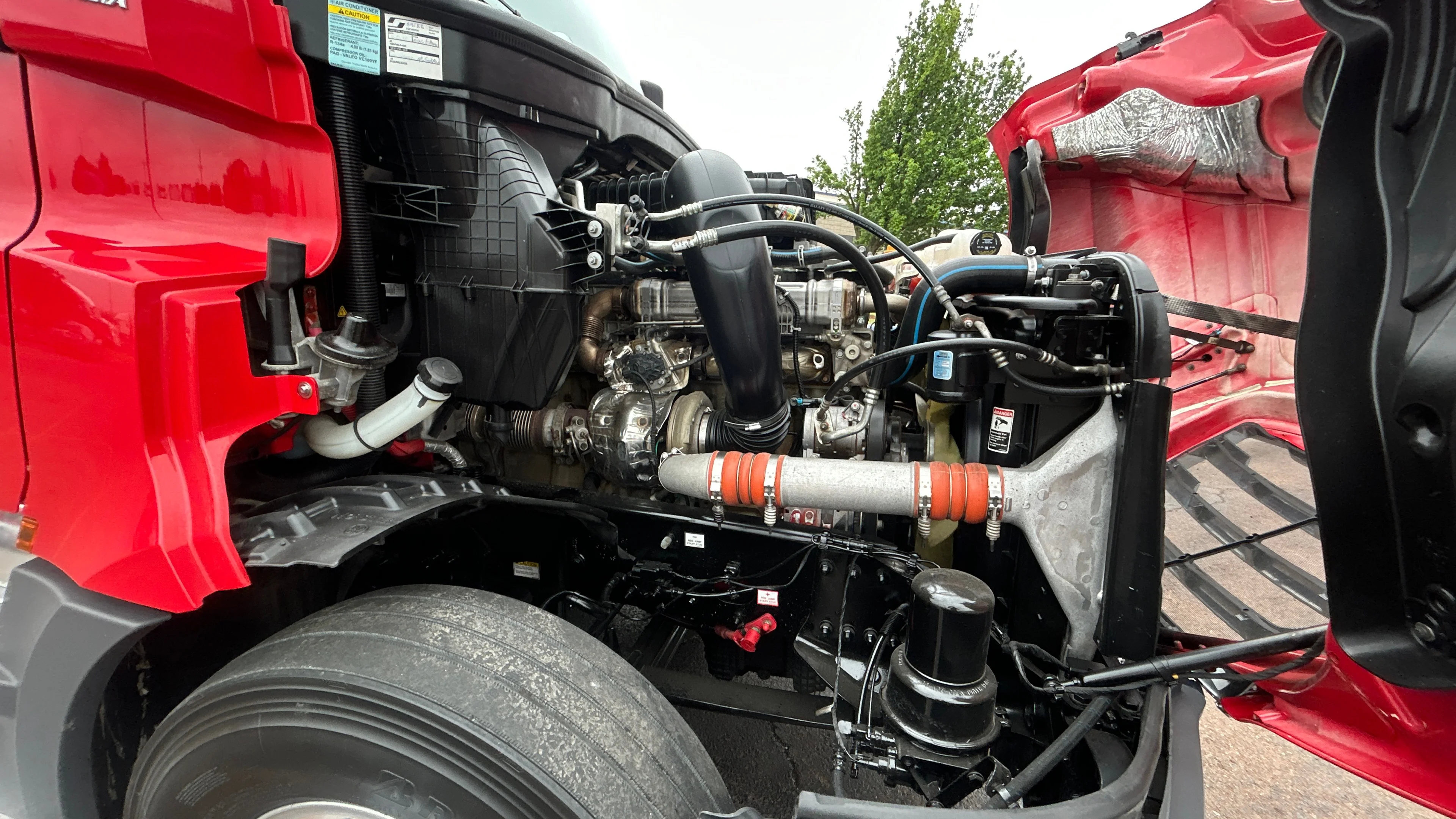 2023 Volvo VNL 760 in Kansas City, MO — photo 27
