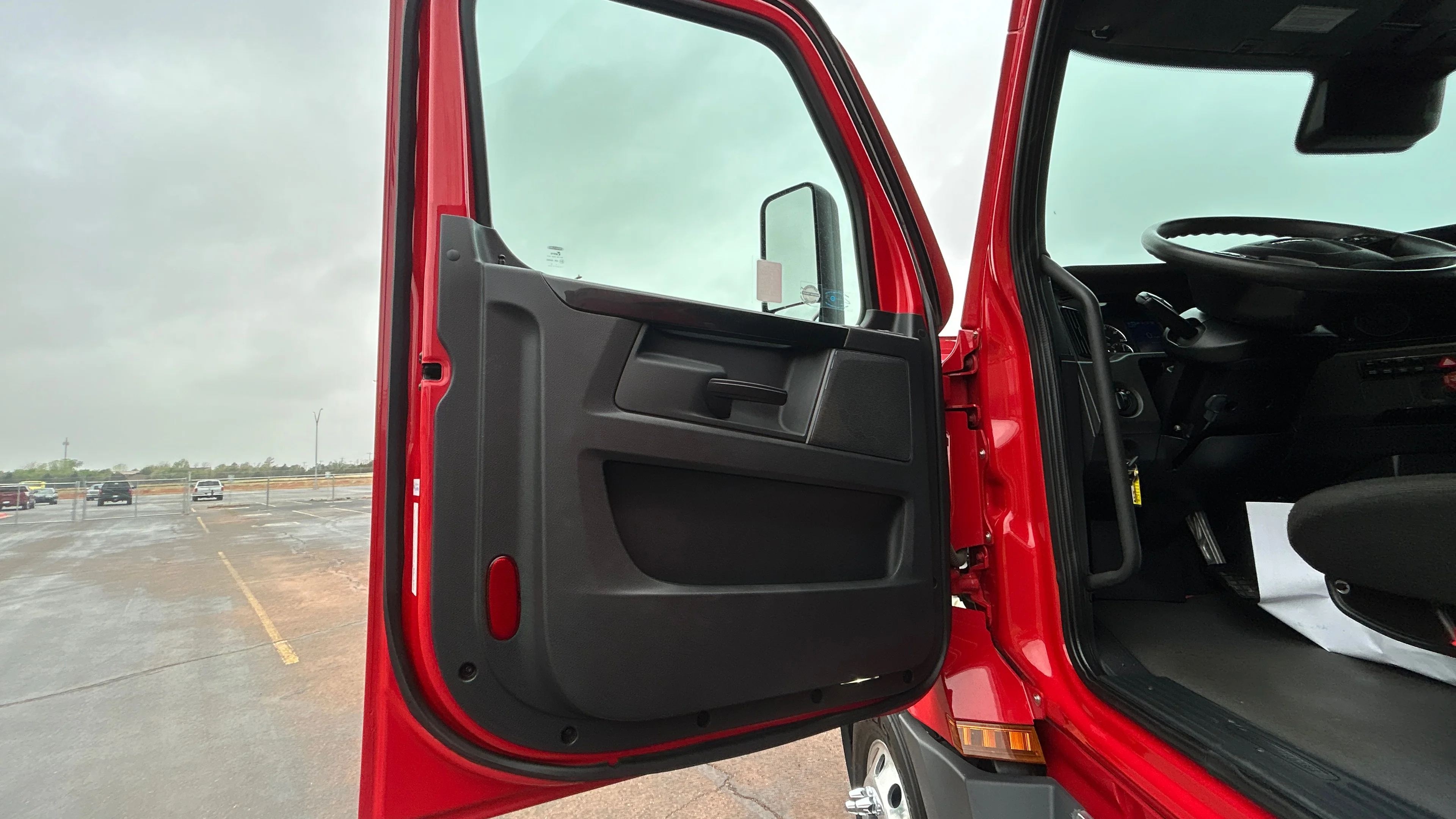 2023 Volvo VNL 760 in Kansas City, MO — photo 37