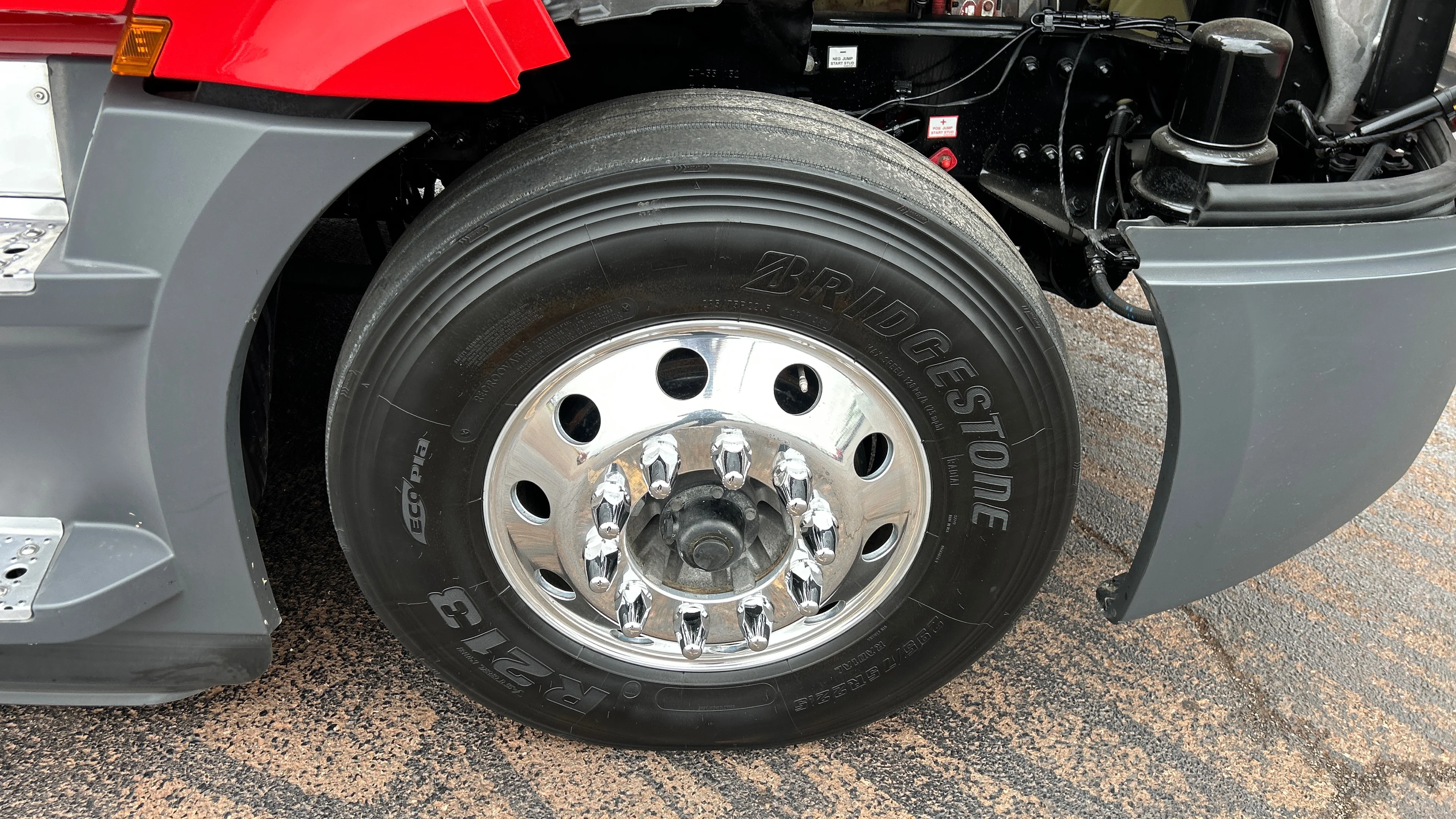 2023 Volvo VNL 760 in Kansas City, MO — photo 31