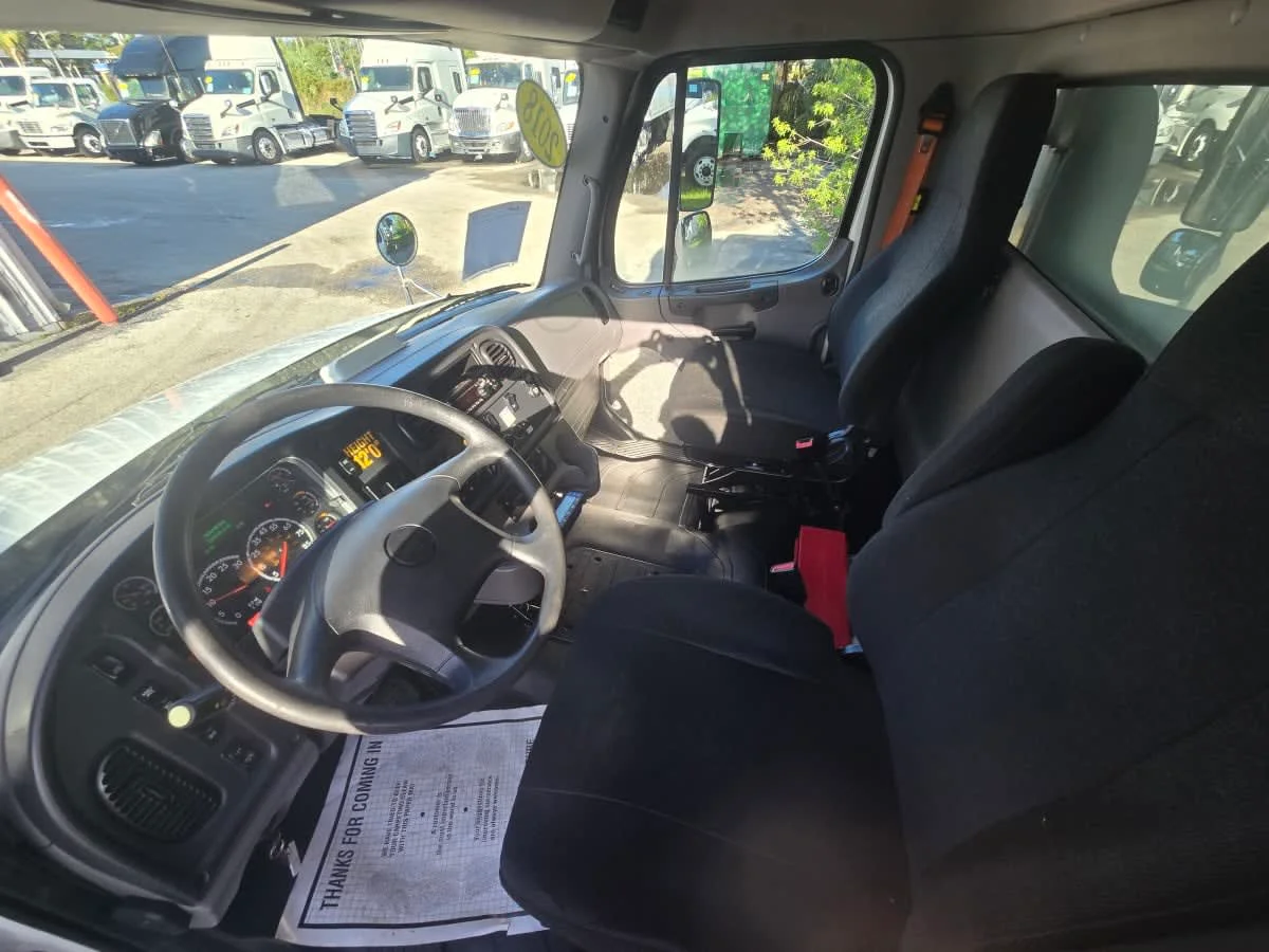 2018 Freightliner M2 106 in Tampa, FL — photo 8