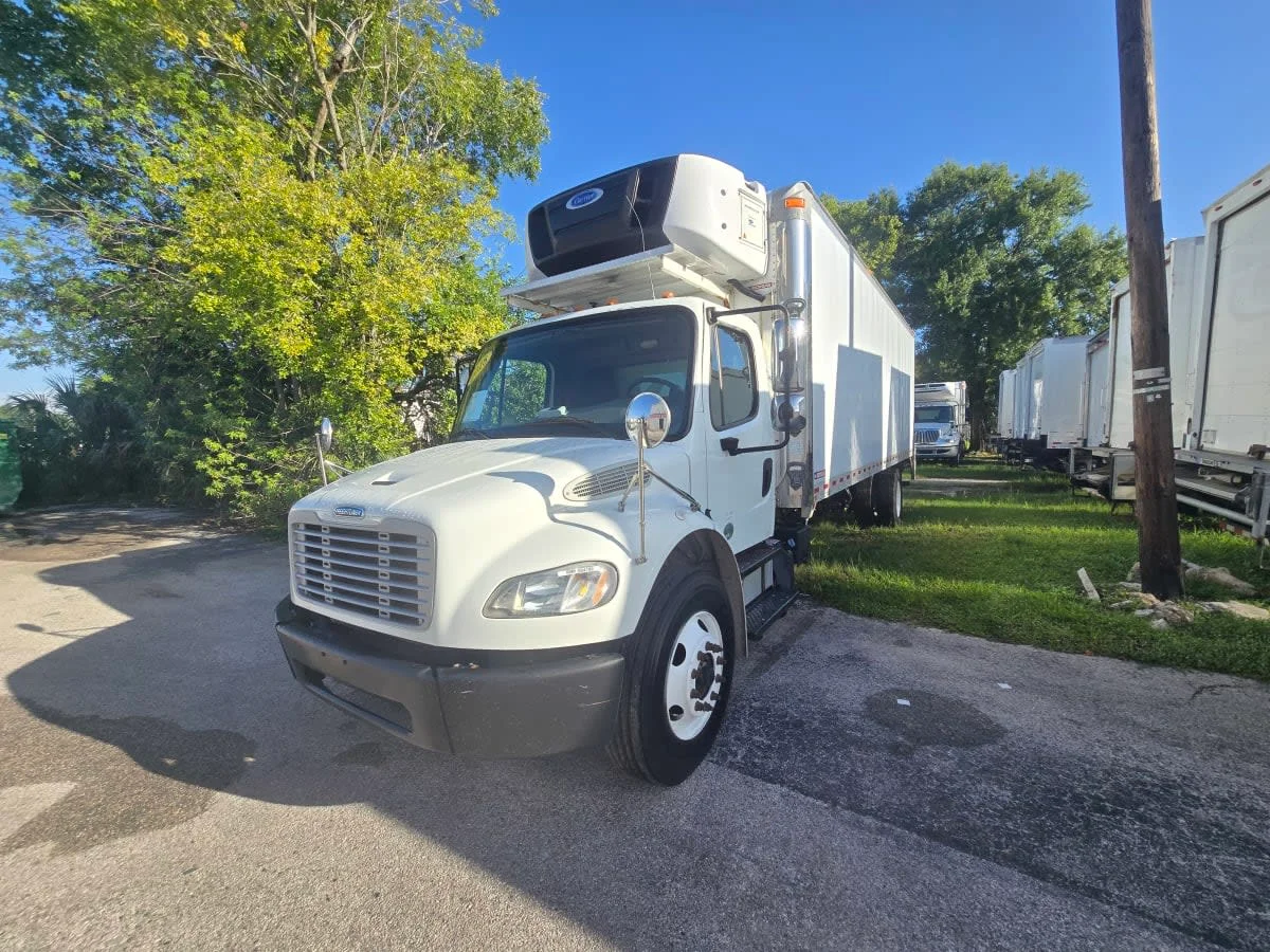 2018 Freightliner M2 106 in Tampa, FL — photo 3