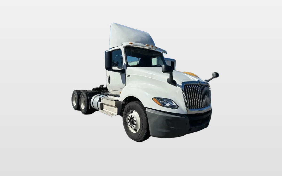 2019 International LT - image 1