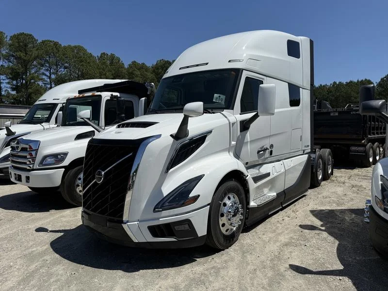 2024 Volvo VNL 860 in Greensboro, NC — photo 3