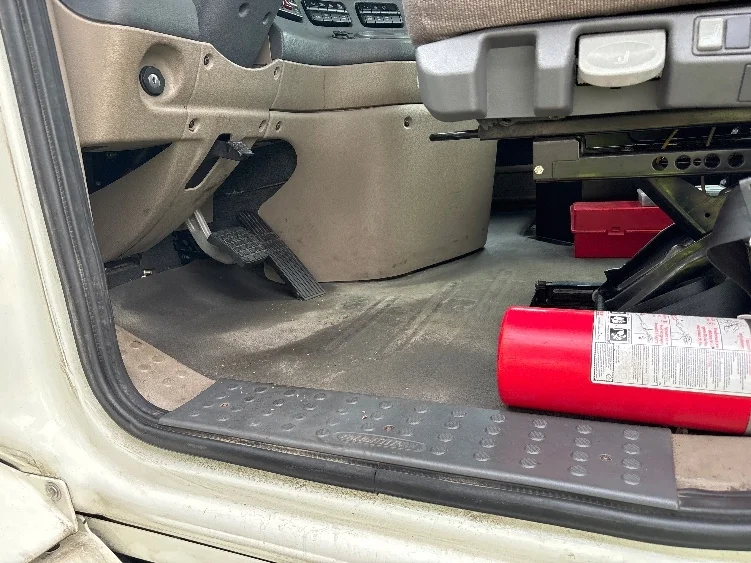 2020 Freightliner Cascadia - image 9