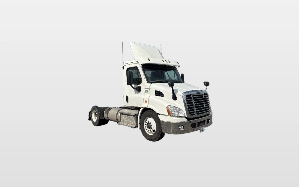 2020 Freightliner Cascadia - image 1