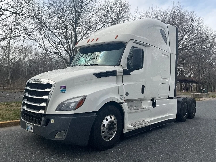 2023 Freightliner Cascadia in Reading, PA — photo 3