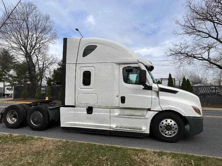 2023 Freightliner Cascadia in Reading, PA — photo 8