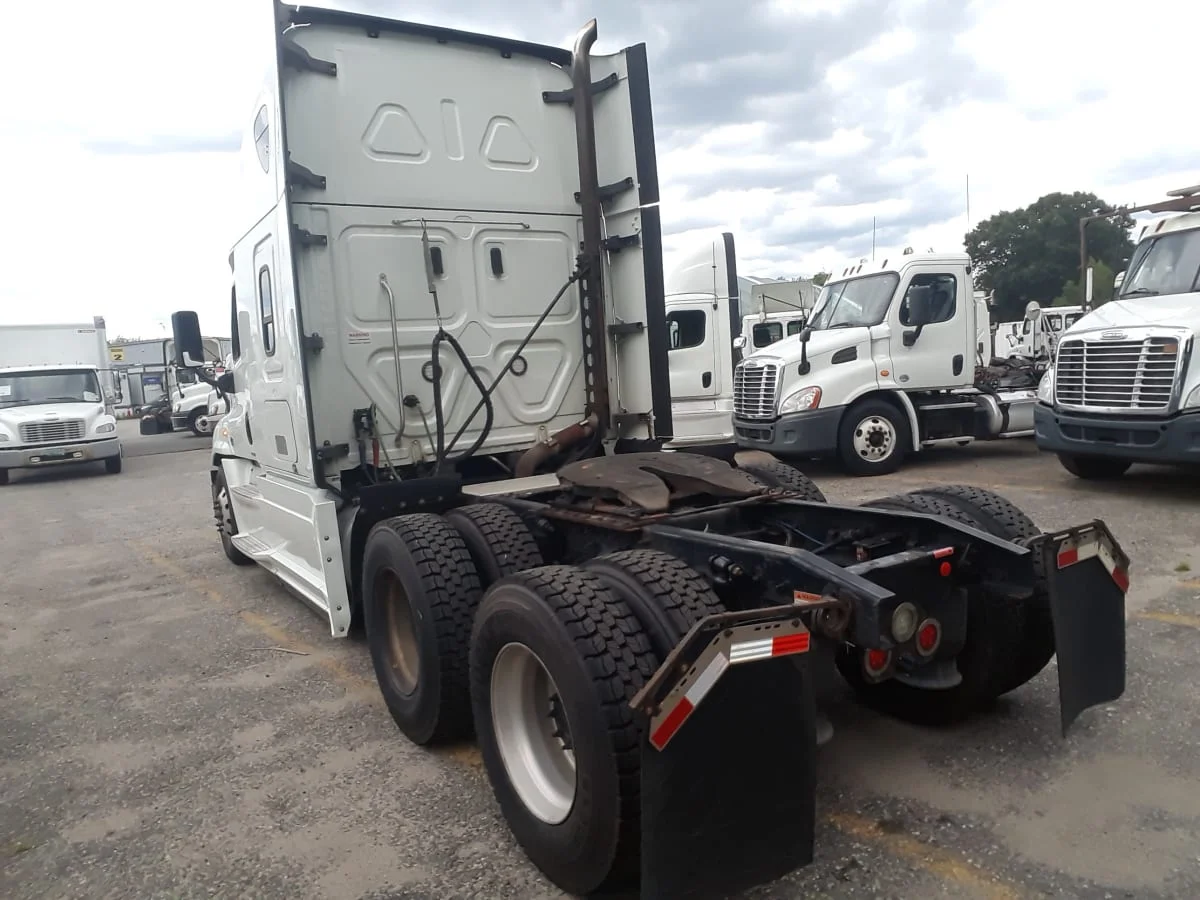 2019 Freightliner Cascadia in Salisbury, MA — photo 6
