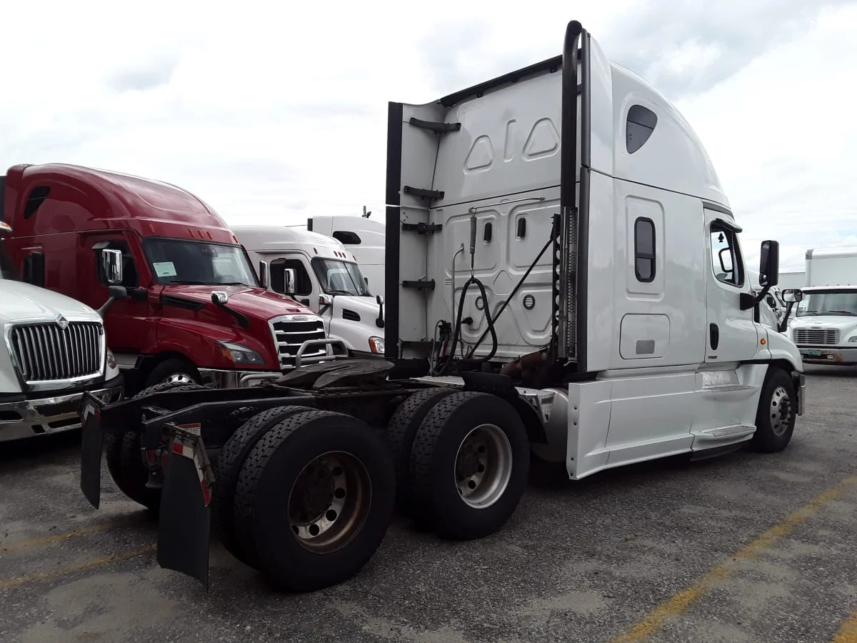 2019 Freightliner Cascadia in Salisbury, MA — photo 4