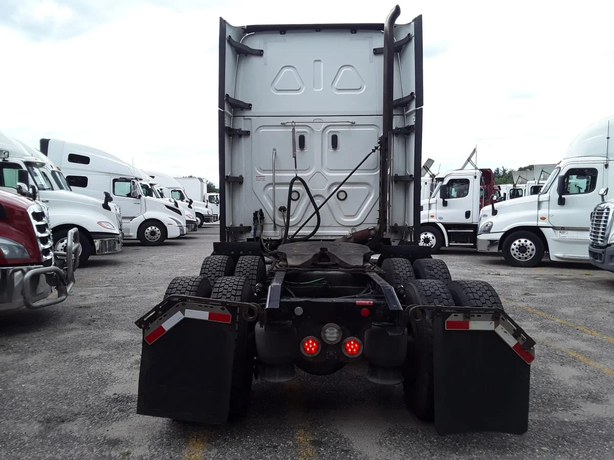2019 Freightliner Cascadia in Salisbury, MA — photo 5