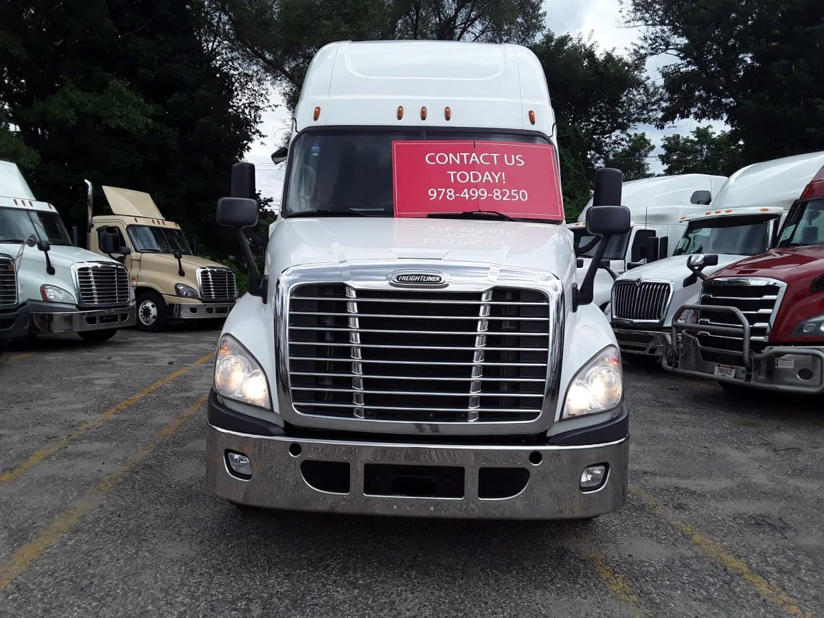 2019 Freightliner Cascadia in Salisbury, MA — photo 2