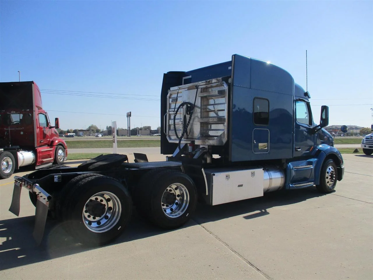 2022 Peterbilt 579 - image 7