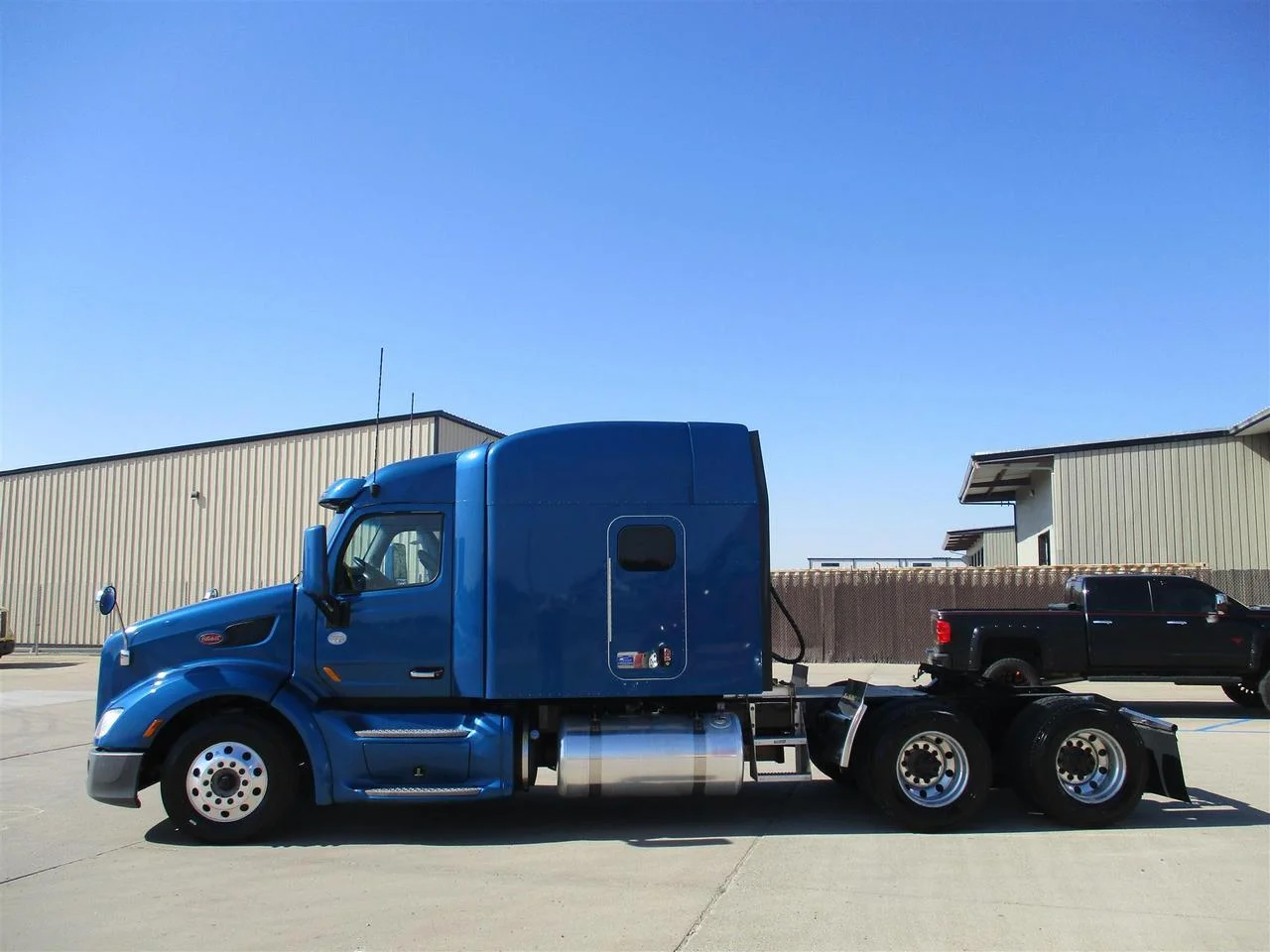 2022 Peterbilt 579 - image 3