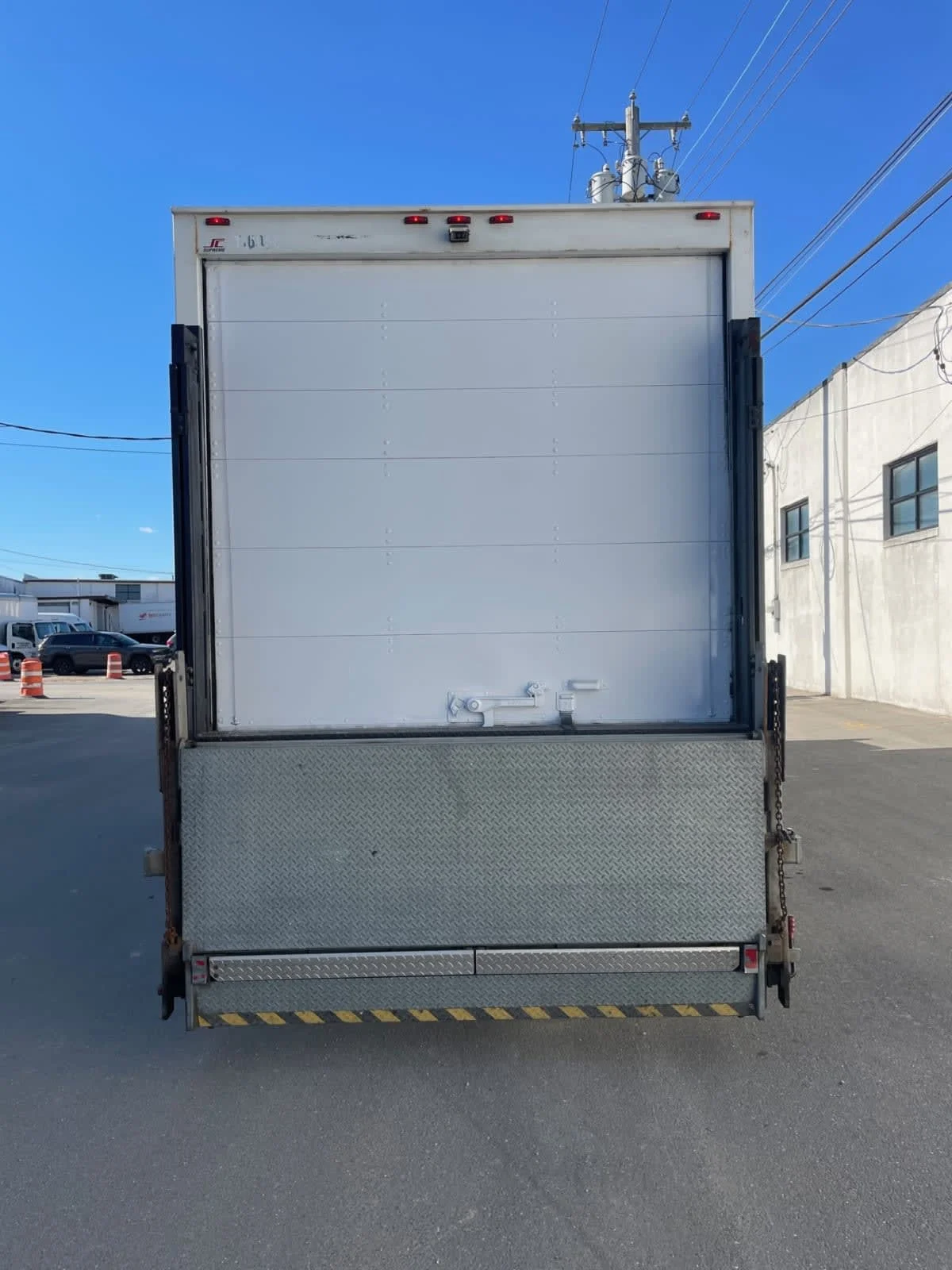 2016 Hino 338 - image 11