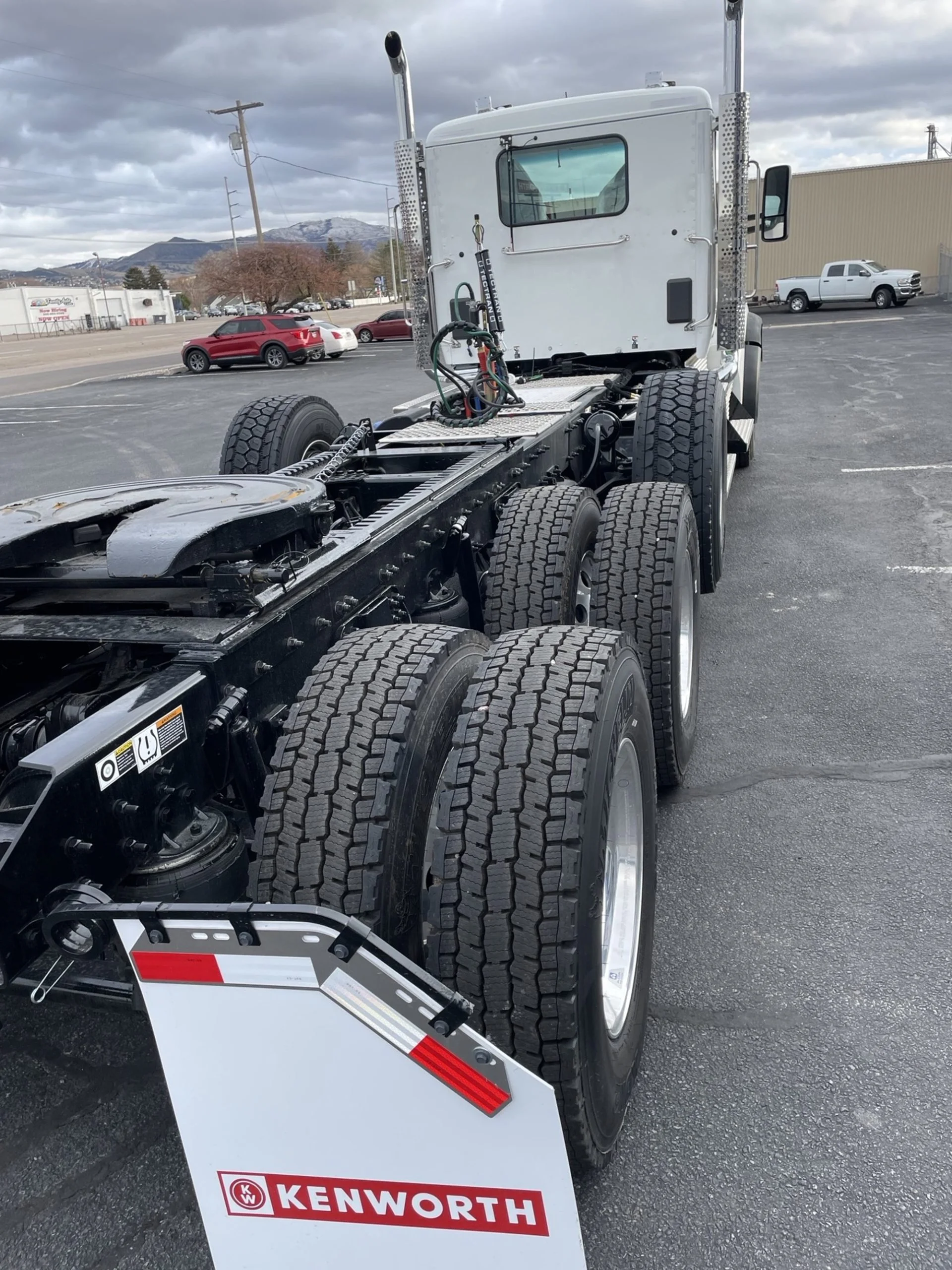 2026 Kenworth T880 - image 6