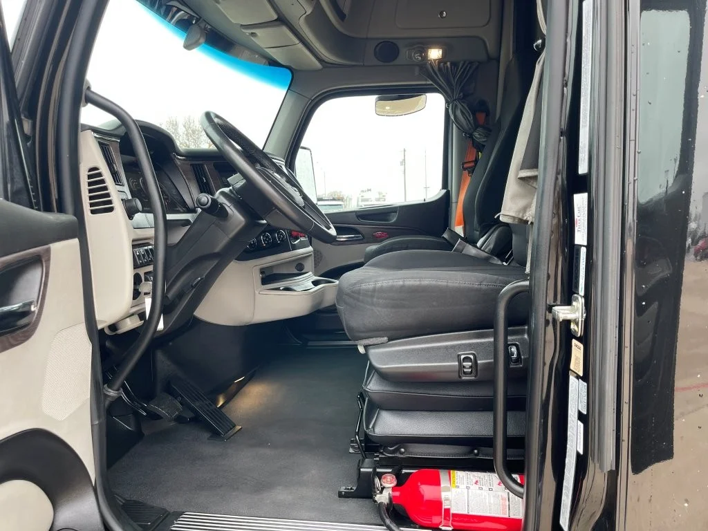 2023 Peterbilt 579 - image 10