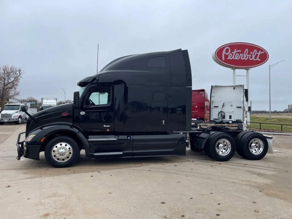 2023 Peterbilt 579 - image 2