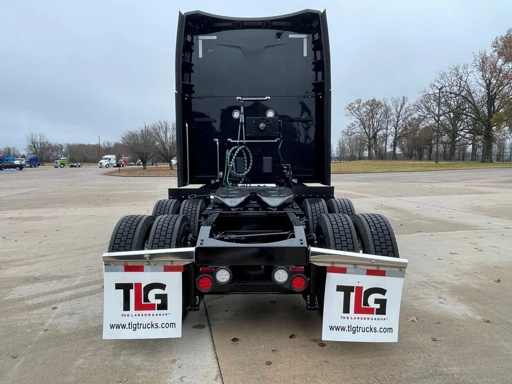 2023 Peterbilt 579 - image 4