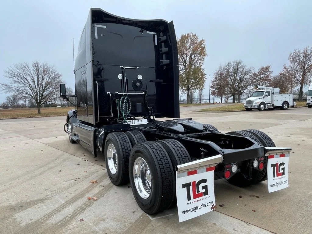 2023 Peterbilt 579 - image 3