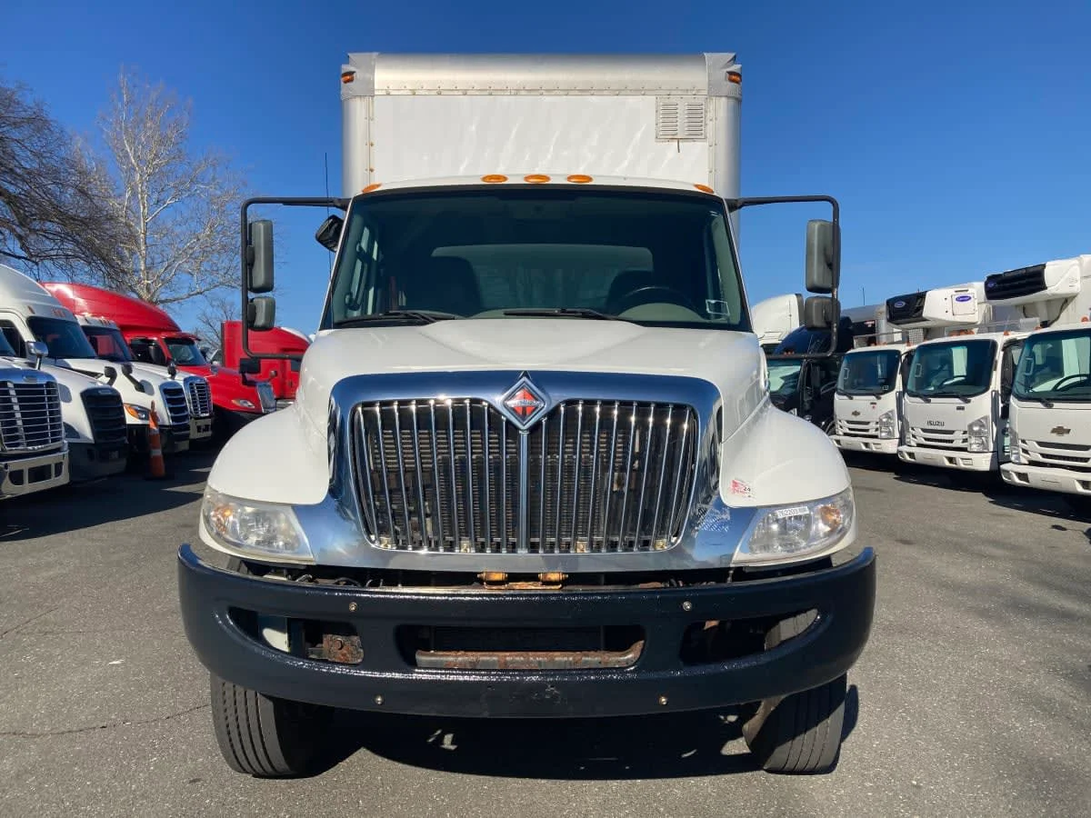 2018 International 4300 - image 2