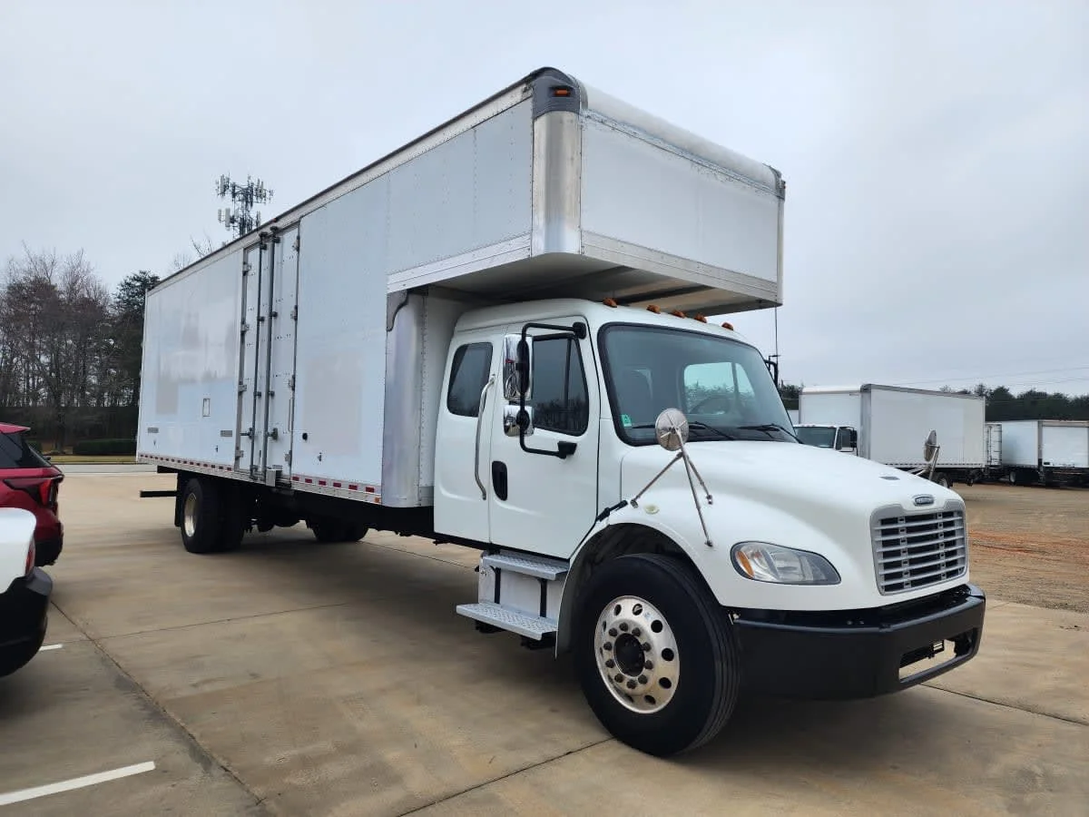 2018 Freightliner M2 106 - image 3
