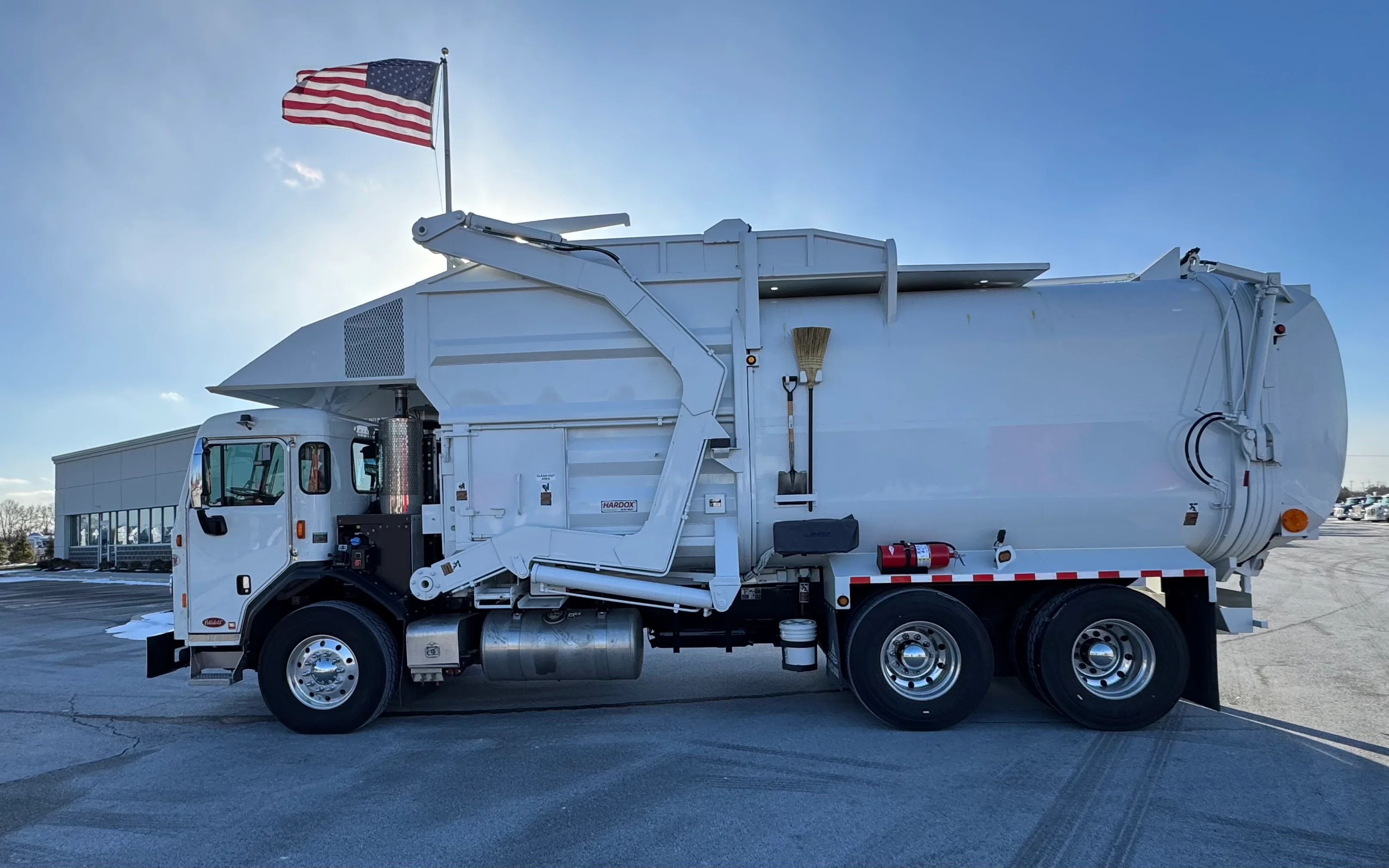 2026 Peterbilt 520 in Dayton, OH — photo 2