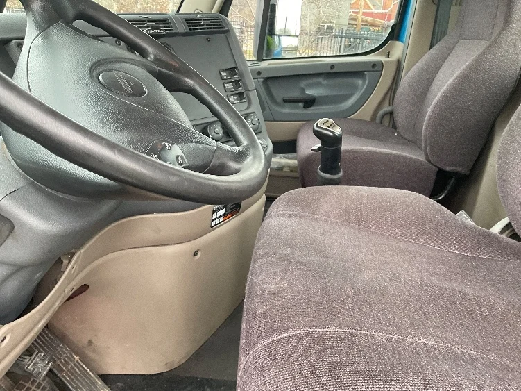 2017 Freightliner Cascadia - image 10